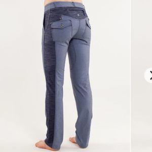 Lululemon Ride On Pant deep Indigo stretchy leg material